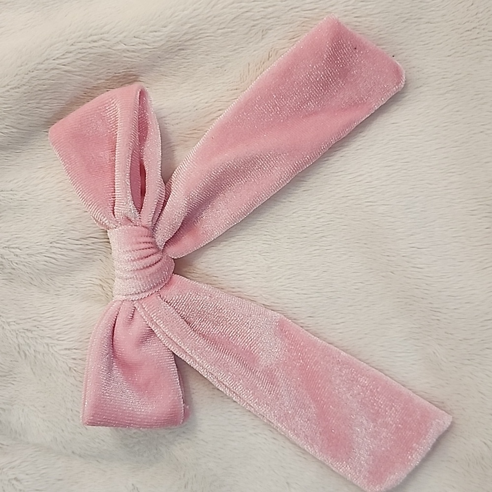 🩷Baby Pink Velvet Hair Bow